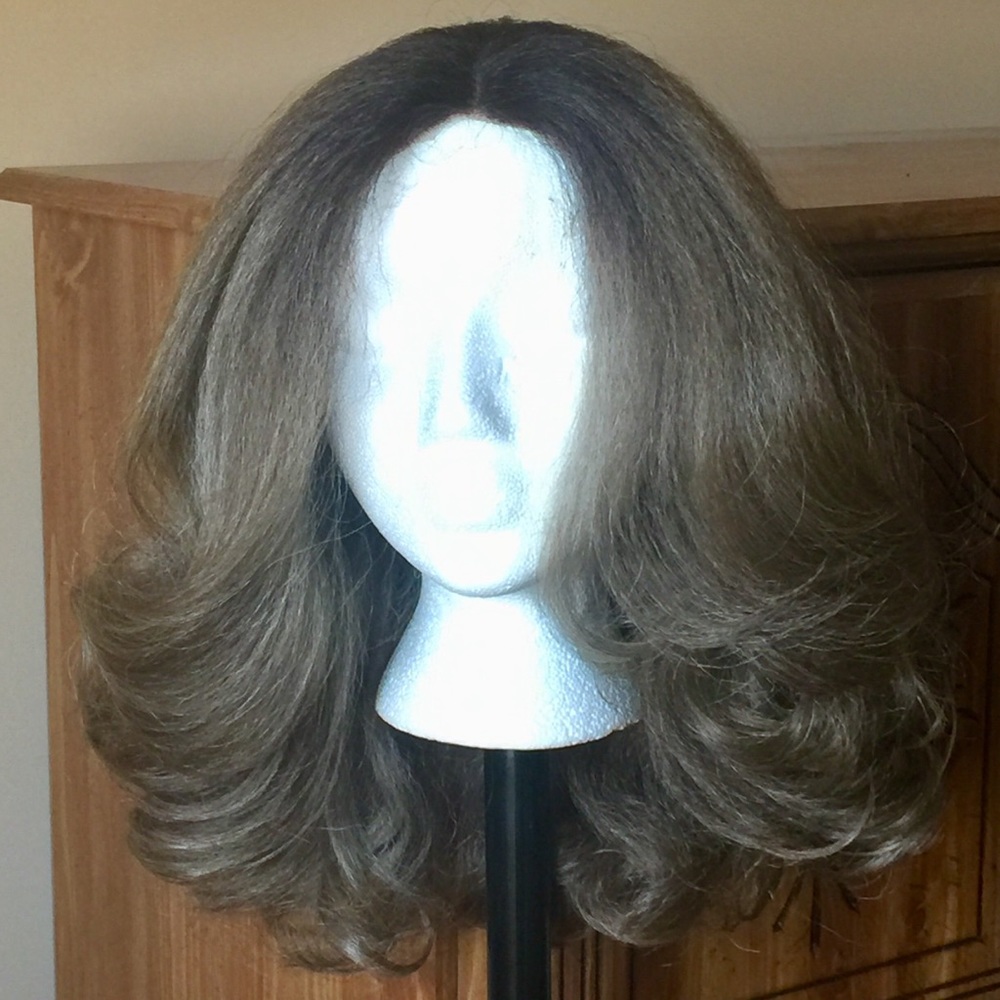 Neesha 204 Wig in DR4/Mushroom Blonde
